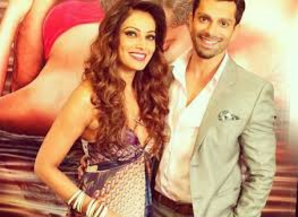 बॉलीवुड अभिनेत्री बिपाशा बसु ने रिलीज से पहले ही मना लिया अपकमिंग फिल्म, अलोन का जश्न 