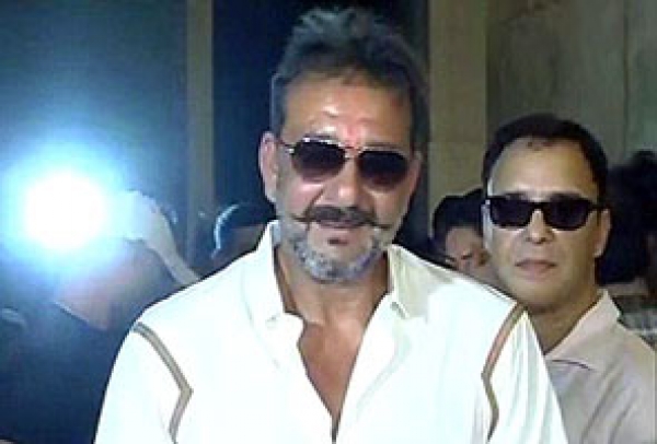 अभिनेता संजय दत्त को बार-बार छुट्टी दिए जाने की जांच कराएगी महाराष्ट्र सरकार