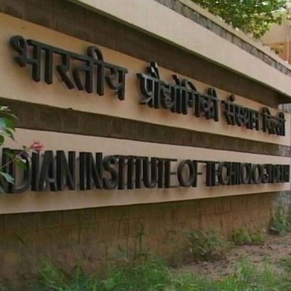 आईआईटी निदेशक पर नहीं था कोई दबाव : एचआरडी मंत्रालय 