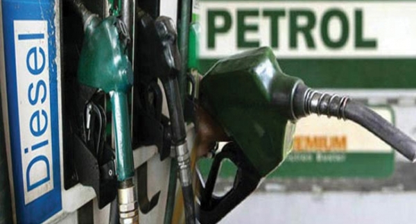  पेट्रोल 2.42 रुपए और डीजल 2.25 रुपए प्रति लीटर सस्ता