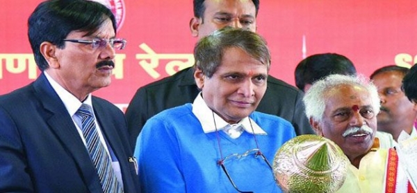 मोदी सरकार रेल बजट में बढ़ा सकती है यात्री भाड़ा, रेल मंत्री ने दिए संकेत