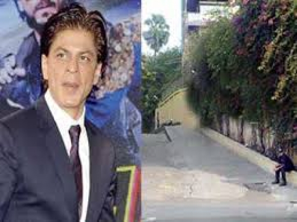  शाहरुख के बंगले मन्नत का अवैध रैंप तोड़ा गया