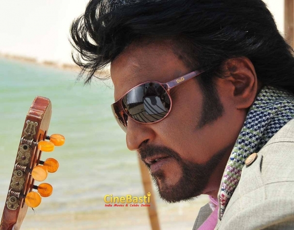  रजनीकांत ने फैंस के साथ मनाई शादी की सालगिरह