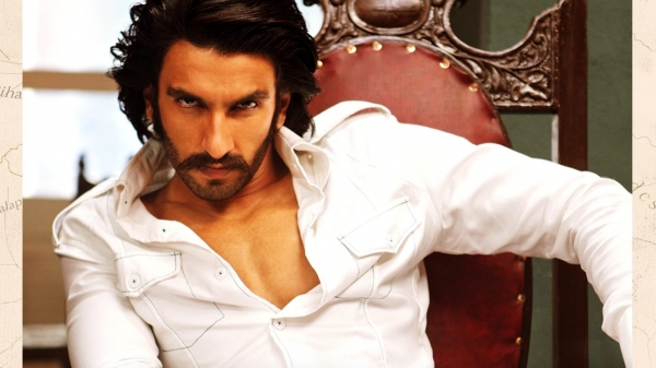  शूटिंग के दौरान घोड़े से गिरे रणवीर सिंह