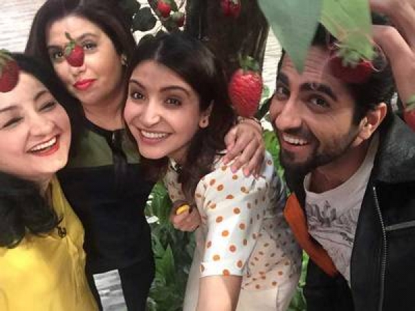 विराट की गर्लफ्रेंड अनुष्का ने लिया फराह की दावत का मजा 