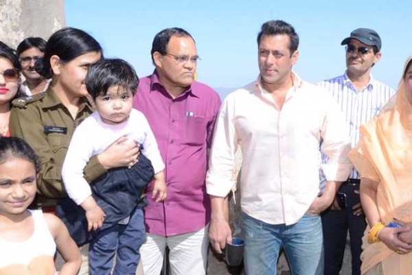  फोटो नहीं खिंचवाई, तो रोक दी सलमान की शूटिंग