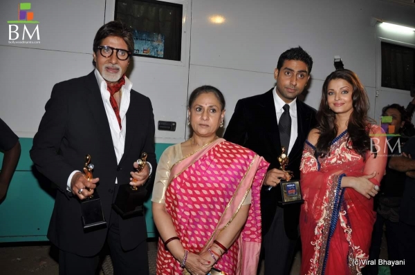  एक विज्ञापन में नज़र आयेगा पूरा बच्चन परिवार