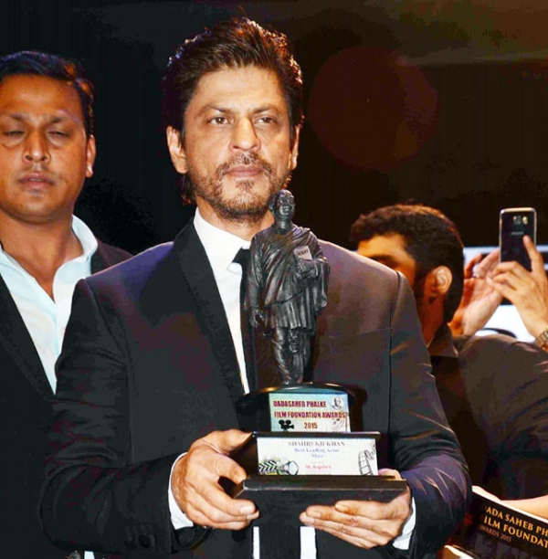 शाहरुख को मिला दादा साहेब फाल्‍के अकैडमी अवार्ड
