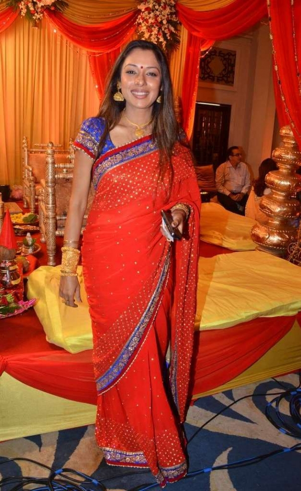 रुपाली के घर करीब 70 लाख की चोरी, नौकरानी पर लगाया आरोप