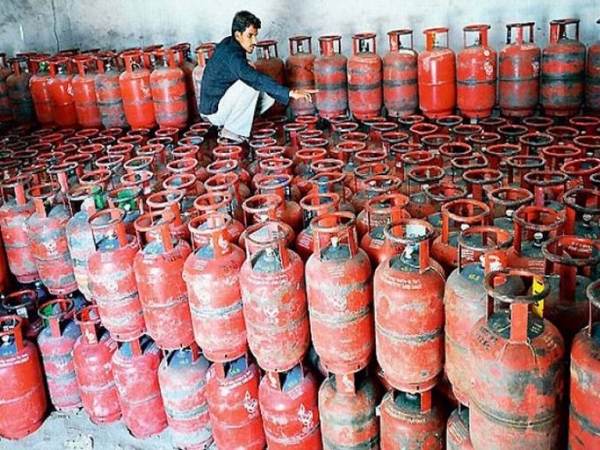 बैगर सब्सिडी वाले घरेलू गैस सिलेंडर 5 रुपए हुए सस्‍ते 