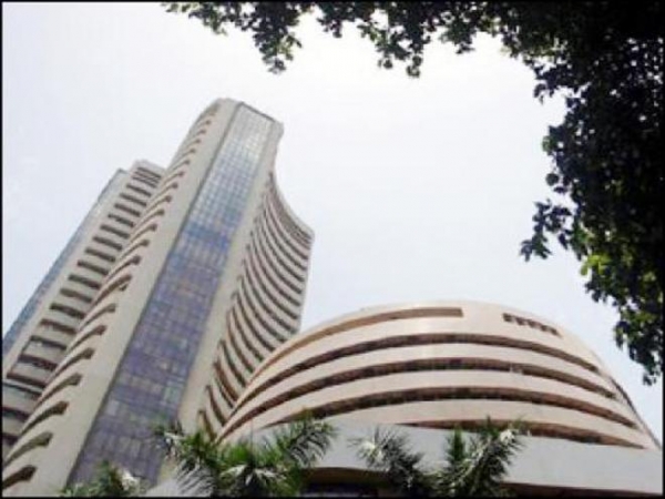 सेंसेक्स, निफ्टी में भारी गिरावट