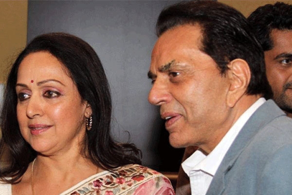 एक-दूसरे के करीब रहना ही प्यार: हेमामालिनी