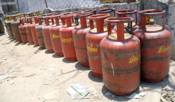 वित्त मंत्रालय:LPG सब्सिडी पर नहीं लगेगा Income Tax
