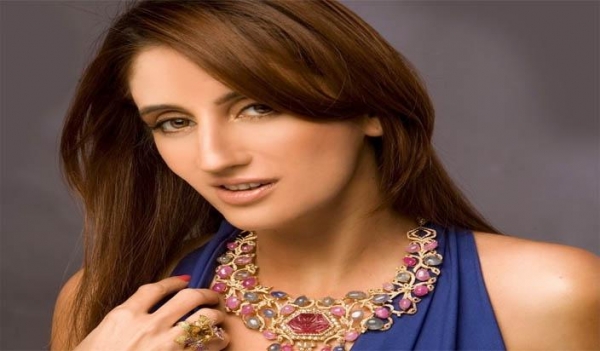 विवादास्पद ट्वीट के लिए माफी मांगी डिजाइनर फराह ने