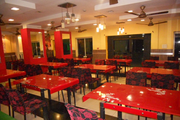 नॉन-एसी रेस्तरां में खाने-पीने पर नहीं लगेगा Service Tax