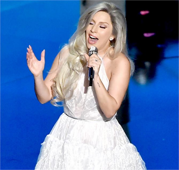 साधारण सा होगा लेडी गागा की शादी का जोड़ा