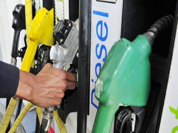 दिल्ली में बढ़े पेट्रोल के दाम
