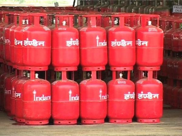 23.50 रुपये सस्ता हुए बिना सब्सिडी वाले सिलेंडर