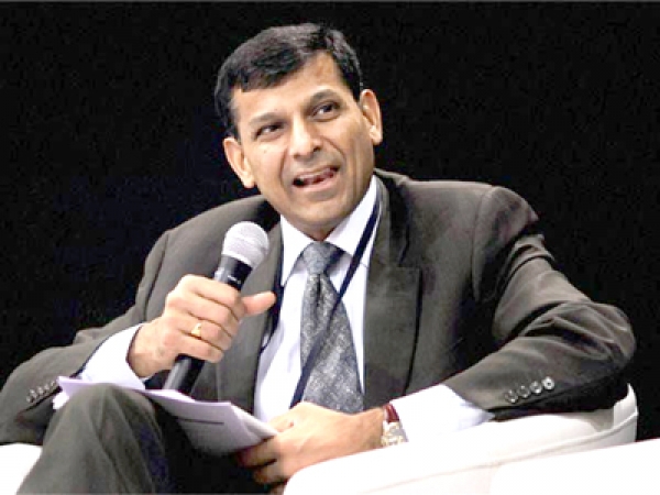 क्या आज रेट कटौती का गिफ्ट देंगे रघुराम राजन ?