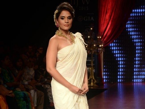 रिचा चड्ढा रैंपवॉक करने से पहले हो जाती है नर्वस