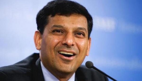 रघुराम राजन ने नीतिगत दरों में कटौती का संकेत दिया