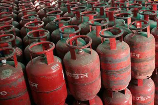 अब सस्ता हुआ बिना सब्सिडी वाला LPG