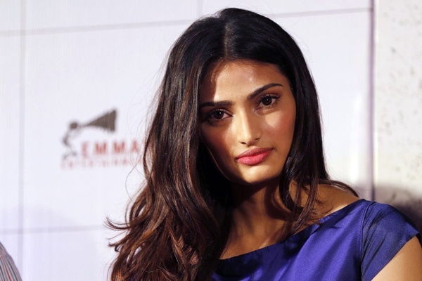 आथिया बचपन में छिप - छिपकर किया करती थी शीशे के सामने अभ्यास