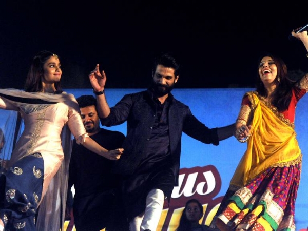 अहमदाबाद: शाहिद, आलिया ने साथ साथ किया गरबा डांस