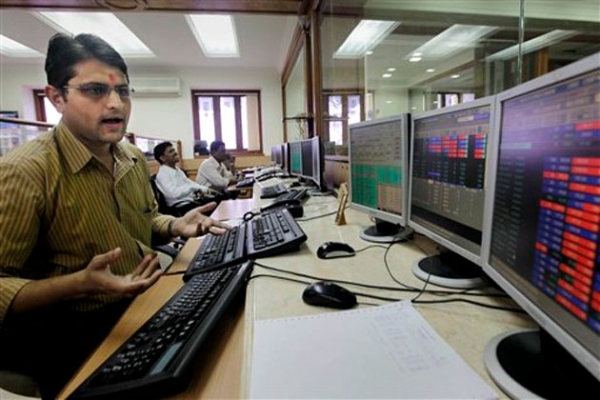 शेयर बाजार: निफ्टी 8200 के नीचे फिसला