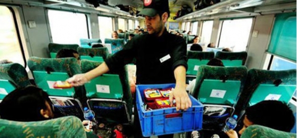 अब देश की 1516 ट्रेनों में शुरु हुई ई कैटरिंग सेवा 