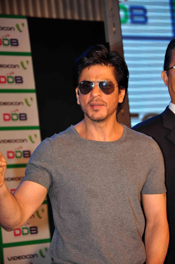 किंग खान ने ट्विटर पर पीएम मोदी को छोड़ा पीछे