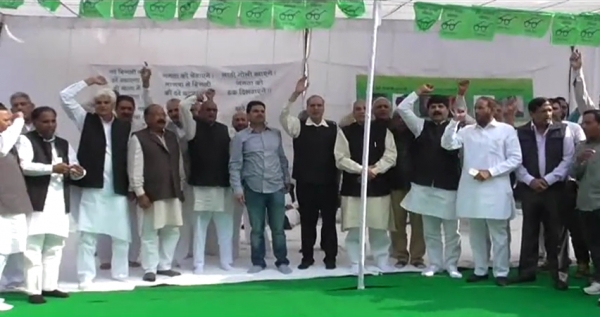 पंचकूला में इनेलो ने किया प्रदेश सरकार के खिलाफ धरना प्रदर्शन