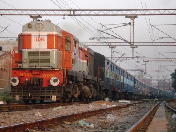 प्रॉजैक्ट्स में देरी के चलते रेलवे को लगा खरबों का चूना