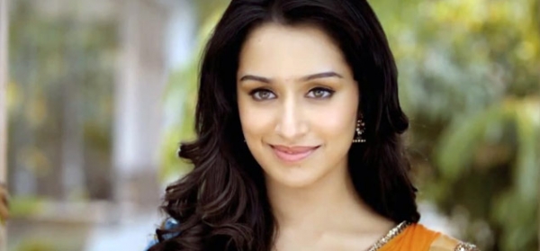 चेतन भगत के नॉवेल की गर्ल फैंड बनेगी श्रद्धा