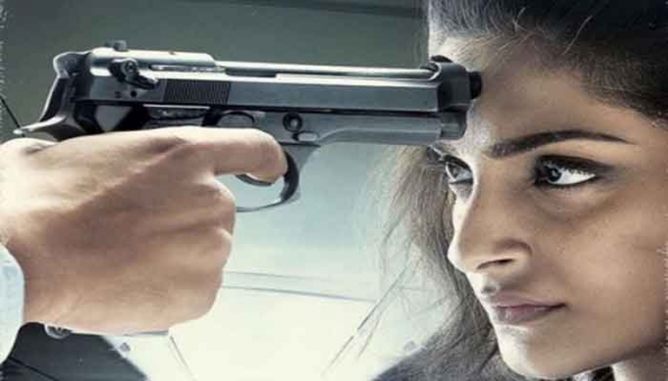 लोगों को भाया नीरजा का पोस्टर