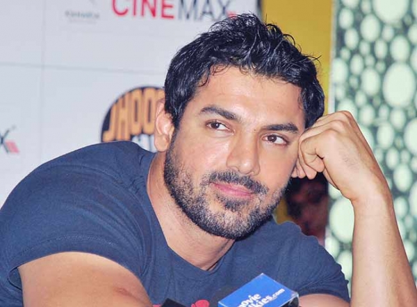 जॉन अब्राहम ने रॉकी हैंडसम का नया पोस्टर शेयर किया 