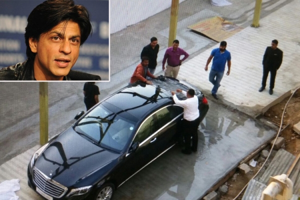 अहमदाबाद में किग खान की कार पर बरसाए पत्थर