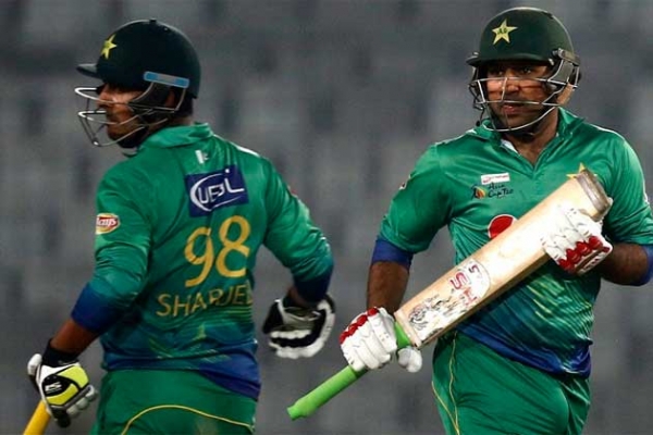 पाक ने श्रीलंका को 6 विकेट से दी मात