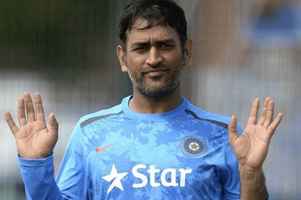 धोनी ने ऑस्ट्रेलिया के खिलाफ बड़े मुकाबले से पहले छोड़ी क्रिकेट