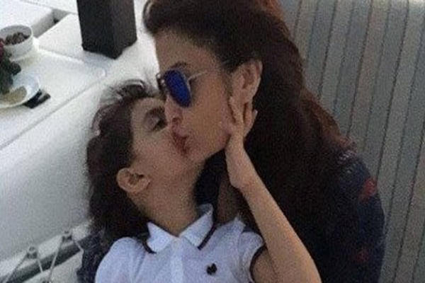 अभिषेक के फैन क्लब ने ट्विटर पर वायरल की ऐश और आराध्या की तस्वीर