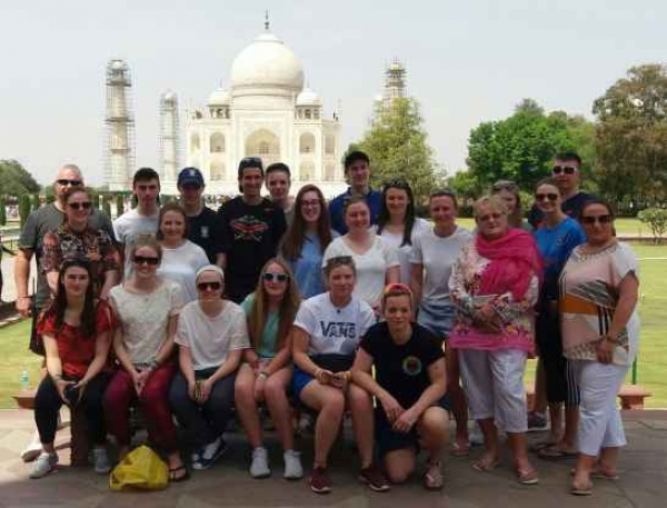 इंग्लैंड की महिला क्रिकेटर्स ने किया ताजमहल का दौरा