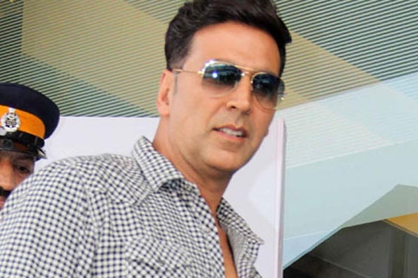 लंदन एयरपोर्ट पर हिरासत में लिए गए खिलाड़ी कुमार