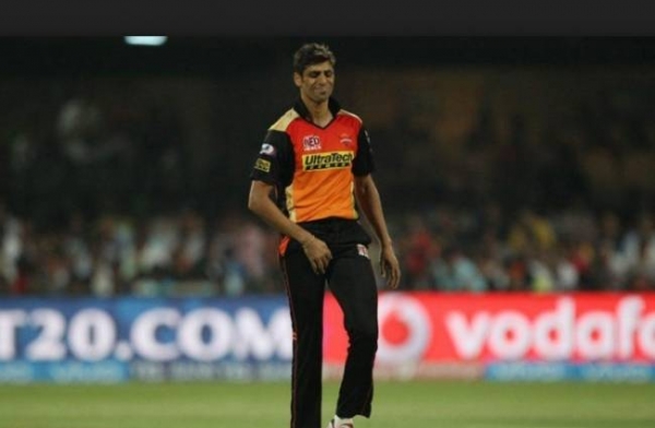 सनराइजर्स हैदराबाद को लगा झटका, नेहरा को लगी चोट