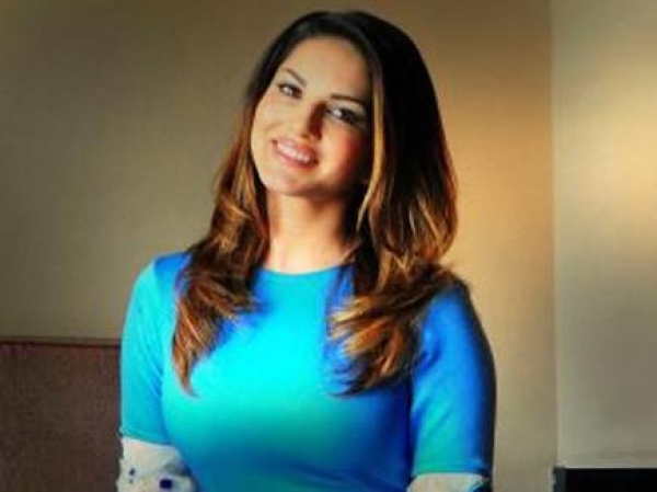 अब लेखिका बनी सनी लिओनी