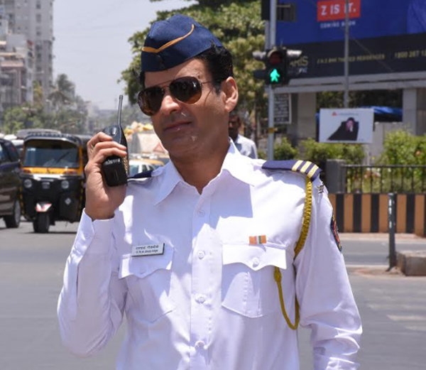 अब एक्टिंग छोड़ ट्रैफिक सिग्नल संभालेंगे मनोज बाजपेई