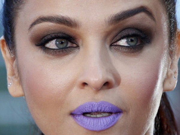 ऐश्वर्या ने कान में पर्पल लिप्स का मजाक उड़ने पर दिया कूल जवाब