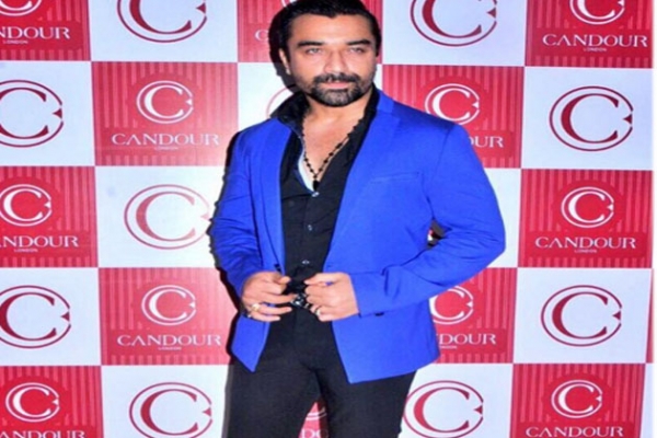 अश्लील मैसेज भेजने के आरोप में मॉडल ने एजाज के खिलाफ FIR दर्ज कराया