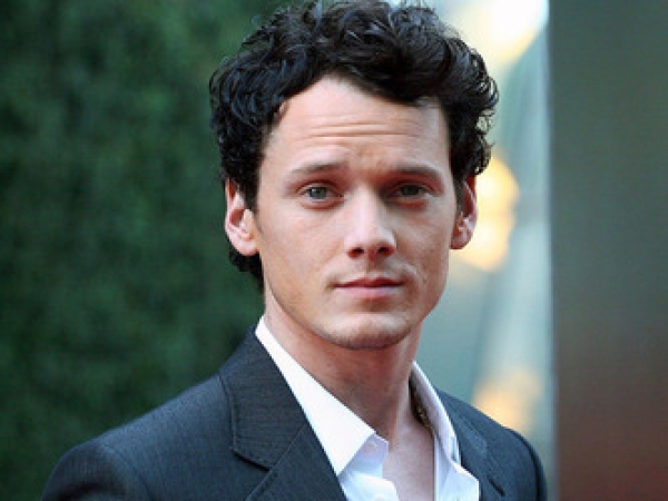 अमेरिकन एक्टर एंटोन की सड़क दुर्घटना में हुई मौत