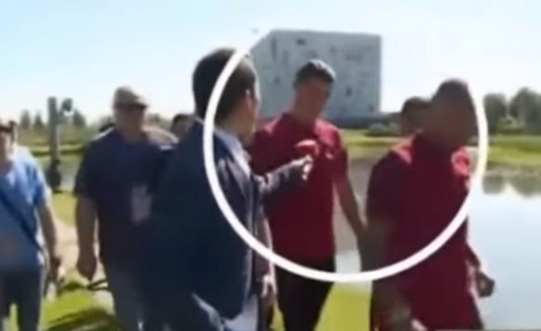 माइक फेंकने पर विवादों में घिरे रोनाल्डो