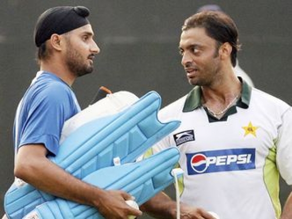 भज्जी ने कहा, मुझे और युवी को कमरे में घुसकर शोएब अख्तर ने मारा था